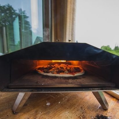 A delicious wood-fire pizza cooked with the best pizza oven wood